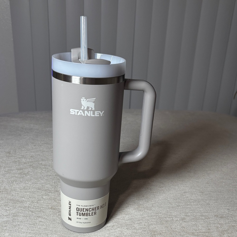 Stanley Gray Quencher Tumbler with Handle